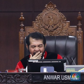 Sisi Lain Sidang Putusan MK: Saat Ketua MK Kedapatan Menguap