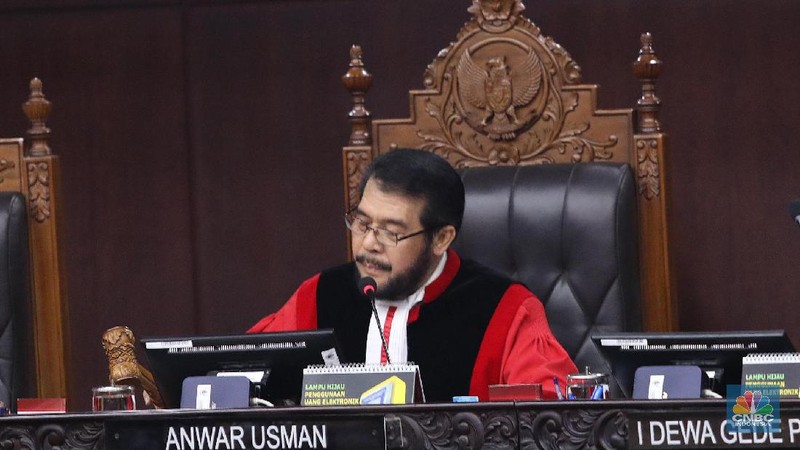 Hakim Mahkamah Konstitusi (MK) membacakan putusan atas permohonan gugatan pilpres yang diajukan Prabowo Subianto-Sandiaga Uno.