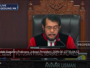 Sah! MK Tolak Seluruh Gugatan Prabowo-Sandi