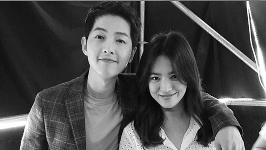 Setelah hampir dua tahun sejak mereka menikah, pasangan bintang Korea yang paling di elu-elukan, Song Joong Ki dan Song Hye Kyo dikabarkan retak.