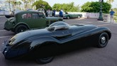 Peluncuran perdana Jaguar XK120 di London Motor Show 1948. Mobil ini dibuat 'hand-made' di atas sasis baja yang sebagian besar terinpirasi Jaguar Mark V. (Photo by VALERY HACHE / AFP)