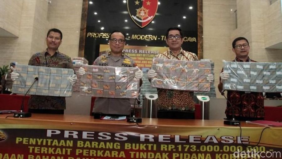 Polri menahan Nur Pamudji atas kasus korupsi pengadaan BBM jenis High Speed Diesel (HSD) PT PLN tahun 2010