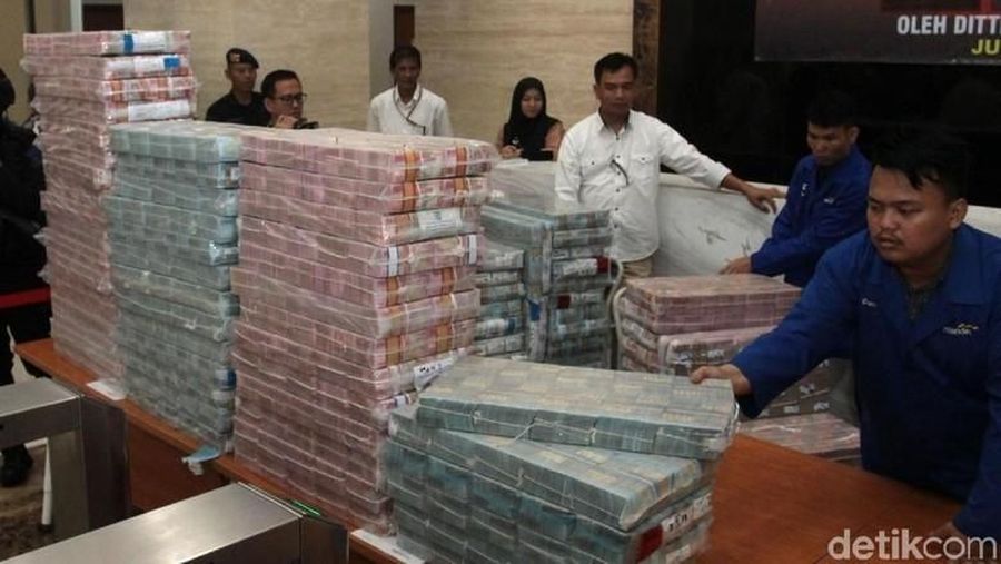 Polri pamerkan uang terkait barang bukti sitaan dari kasus korupsi HSD (detikFoto/Lamhot Aritonang)