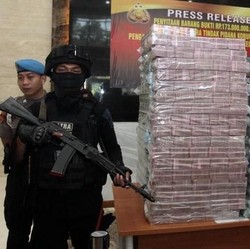 Wow! Ini Tumpukan Uang Segunung Bukti Korupsi Eks Bos PLN