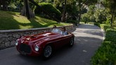 Cat dan bodi Ferrari 166 MM Spyder produksi 1950an masih dalam kondisi baik pada bagian luarnya. (Photo by VALERY HACHE / AFP)
