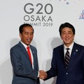 Shinzo Abe Telepon Jokowi, Beri Rp 217 M Perangi Corona