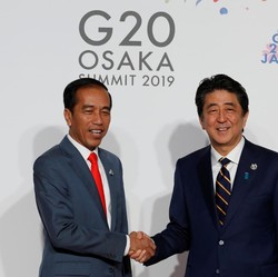 Shinzo Abe Telepon Jokowi, Beri Rp 217 M Perangi Corona