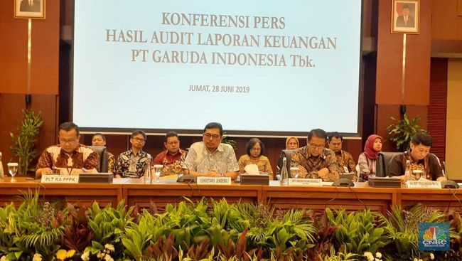Kemenkeu, OJK & BEI Kompak Sanksi Garuda karena Lapkeu 2018 - CNBC Indonesia