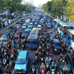 Anies Batasi Kendaraan Pribadi, Motor Diusulkan Jadi Korban