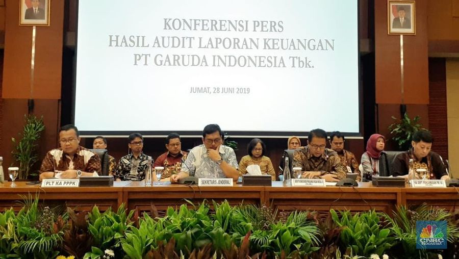 Konferensi Pers Hasil Audit Garuda Indonesia (CNBC Indonesia/Lidya Julita S)