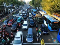 Ultimatum Anies soal Mobil pribadi & Tarif Parkir Jakarta