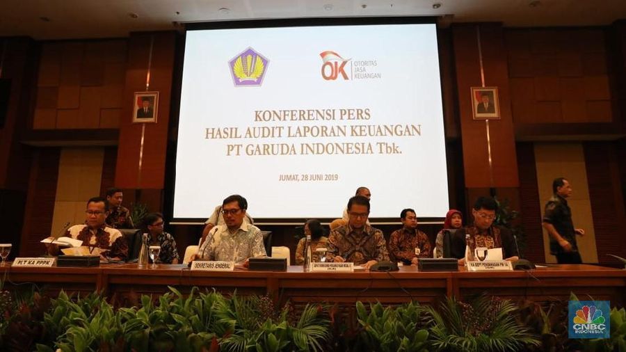 Akuntan publik Garuda Indonesia kena sanksi pembekuan izin 12 bulan.