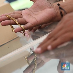 Orang Sabar Disayang Tuhan! Nih, Harga Emas Pegadaian Naik...