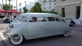 Stout Scarab 1936 buatan Amerika Serikat menjadi cikal bakal mini van. Mobil ini sangat populer di masanya. (Photo by VALERY HACHE / AFP)