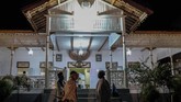 Namun perjuangan mereka gagal dan Benteng Kapapaha tetap jatuh ke tangan penjajah yang dipimpin oleh Kapiten Telukabessy. Untuk menandai kekalahannya, pasukan Telukabessy mengambil lidi enau dan saling mencambuk hingga berdarah. (ANTARA FOTO/Atika Fauziyyah)
