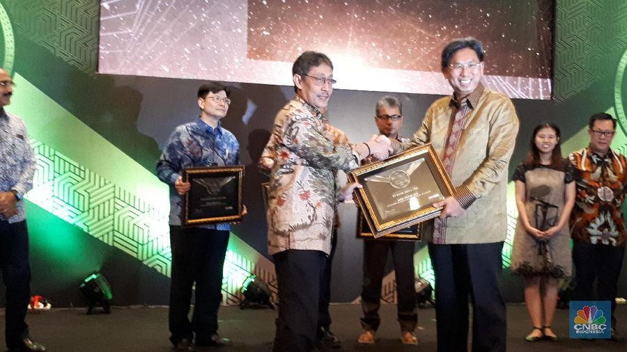 Penghargaan ini diterima oleh Direktur Utama Bank Mega Kostaman Thayib di Balai Kartini, Jakarta, Jumat (28/6/2019).