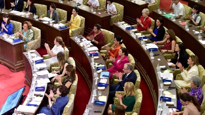 Ibu Negara Iriana Joko Widodo menghadiri acara simposium mengenai lingkungan hidup bertema 