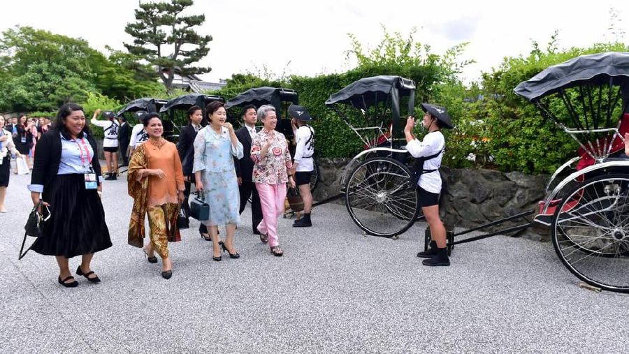 Ibu Negara Iriana Joko Widodo pada hari Jumat 28/6 mengikuti berbagai kegiatan Spouse program