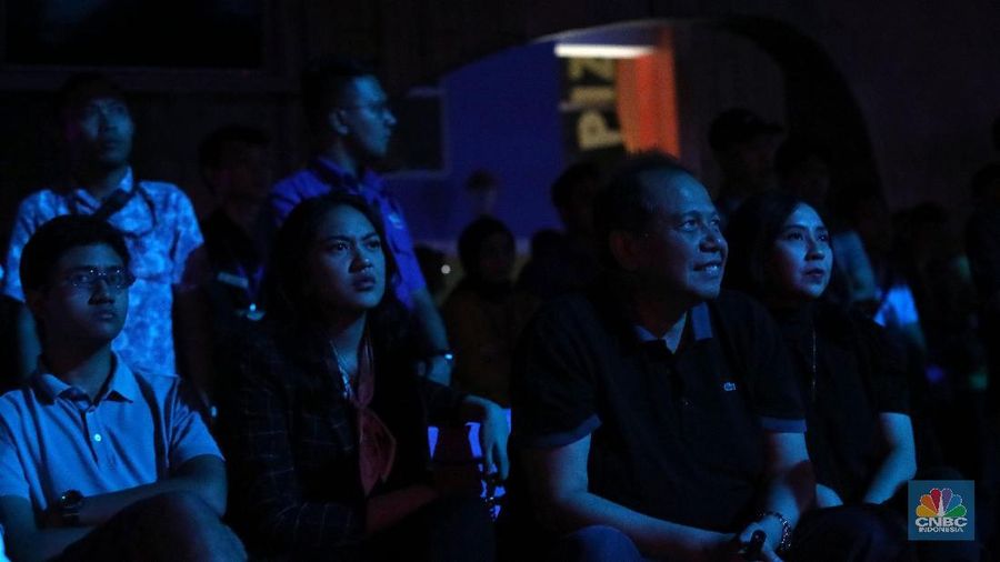 Founder & Chairman of CT Corp Chairul Tanjung (CT) dan keluarga meninjau kesiapan penyelesaianTrans Studio Theme Park Cibubur, Sabtu (29/6).