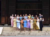FOTO: Saat Iriana Jokowi Bercengkrama dengan First Lady G-20