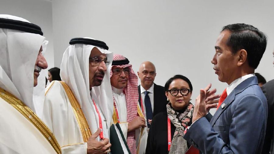 Jokowi sambut kedatangan putra mahkota uni emirat arab dan tawarkan setumpuk proyek investasi. 