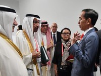 Naik Mobil Keliling Kota, Jokowi Pamer MRT ke Pangeran UEA