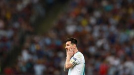 FOTO: Argentina Menang, Messi Belum Senang