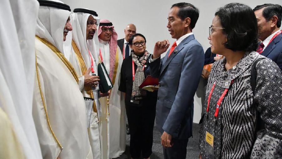 kedua menteri Raja Salman tersebut tak segan menyebut bahwa pemerintahan Jokowi cukup beruntung karena memiliki dua menteri peremuan terbaik di dunia.
