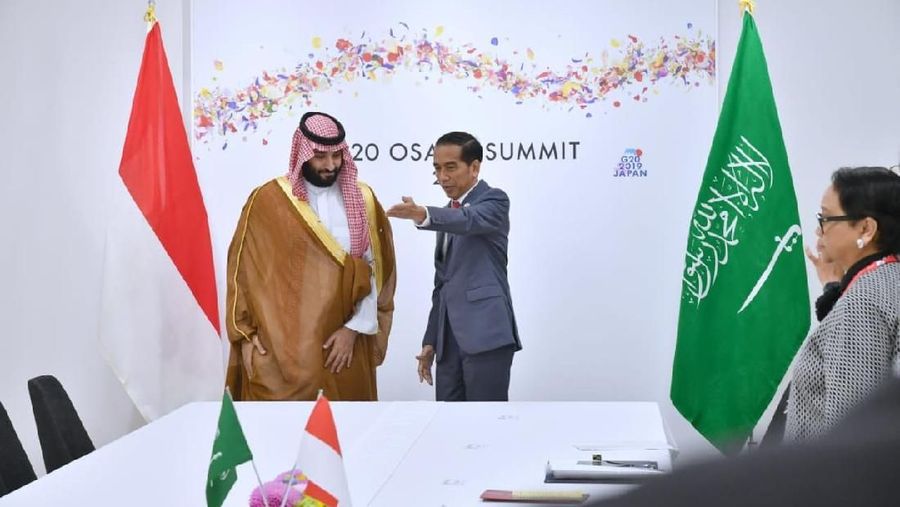Saat bertemu Putra Mahkota Kerajaan Arab Saudi Pangeran Mohammad bin Salman, Jokowi menyampaikan keinginan Indonesia garap proyek-proyek kereta.
