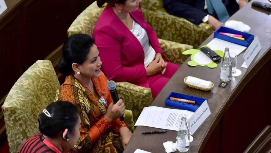 Ibu Negara Iriana Joko Widodo menghadiri acara simposium mengenai lingkungan hidup bertema 