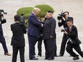 Sekretaris Pers Trump Berkelahi dengan Penjaga Keamanan Korut