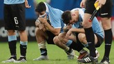 Para pemain timnas Uruguay tertunduk lesu setelah dikalahkan Peru pada perempat final Copa America 2019. (REUTERS/Ricardo Moraes)