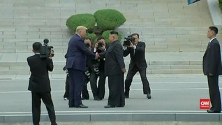 VIDEO: Temui Kim Jong-un, Trump Injakkan Kaki di Korut