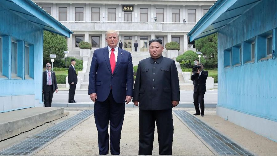 Donald Trump Bertemu Kim Jong Un