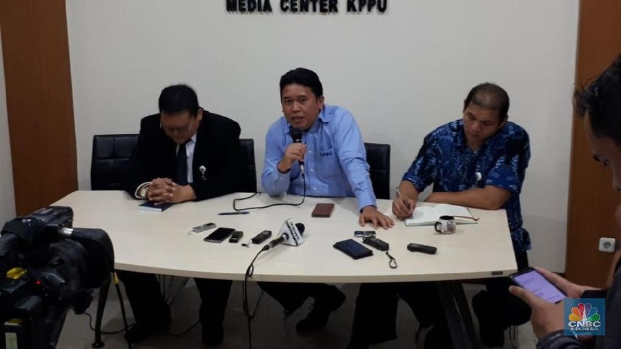KPPU mau menginvestigasi soal selisih harga ayam yang tinggi antara di pedagang dengan peternak menyusul kasus anjloknya harga ayam.
