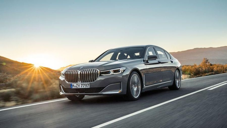 Produsen mobil Mercedes-Benz dan BMW telah mengajukan diri untuk mengikuti tender mobil dinas kepresidenan untuk periode 2019 - 2024.