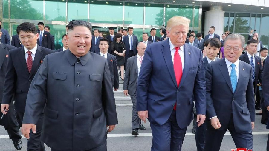 Presiden Joko Widodo (Jokowi) mengaku tidak akan ragu mengundang Presiden Amerika Serikat (AS) Donald Trump