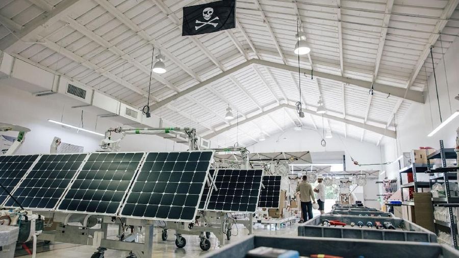 Balon udara raksasa Google bernama Project Loon yang punya tugas menyebarkan Internet di daerah-daerah terpencil.