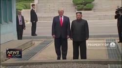 Injakkan Kaki di Korut, Trump Cetak Sejarah