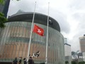 VIDEO: Pedemo Hong Kong Kibarkan Bendera Setengah Tiang