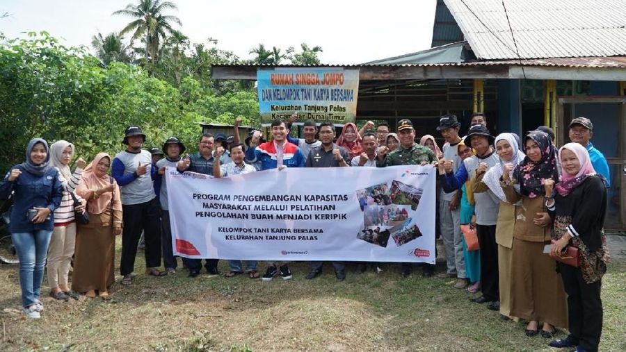 Berdayakan Lansia Tanjung Palas, Pertamina Dumai Launching Program Pelatihan Olahan Aneka Buah.
