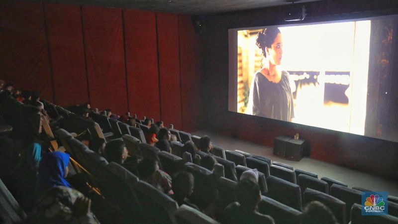 Bioskop Rakyat di dalam Pasar Jaya Teluk Gong, Penjaringan, Jakarta Utara menyediakan film nusantara dengan harga kurang dari 20.000.