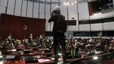 Pemerintah Hong Kong menyebut aksi massa sudah kelewat batas dan penuh kekerasan. (REUTERS/Tyrone Siu)