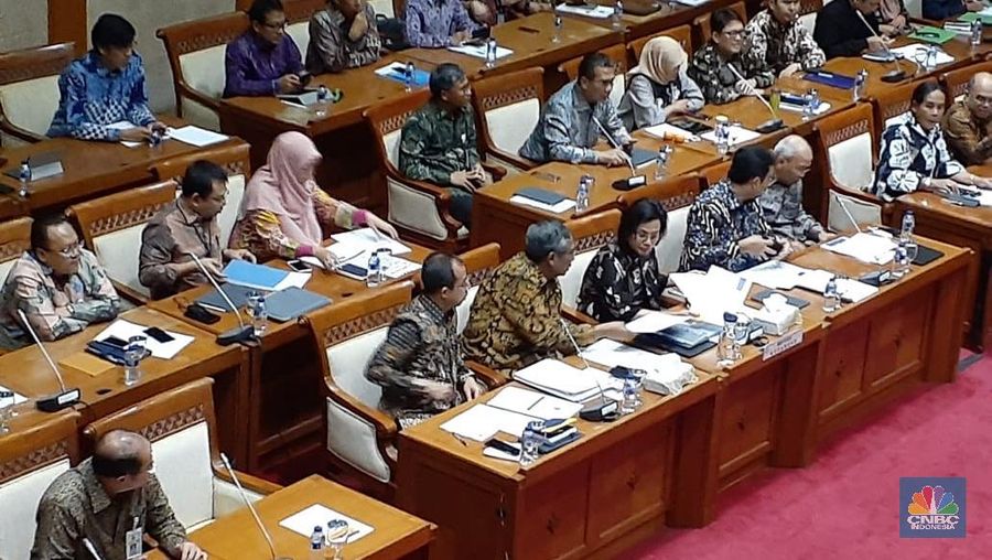 Pemerintah kembali membahas mengenai rencana penerapan cukai plastik.
