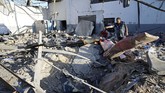 Pemerintah Libya yang didukung Perserikatan Bangsa-Bangsa (PBB) menyatakan serangan itu dilakukan oleh Pasukan Nasional Libya (LNA) yang dipimpin oleh Jenderal Khalifa Haftar. Haftar mendukung pemerintahan tandingan yang dibentuk di Benghazi. (REUTERS/Ismail Zitouny)
