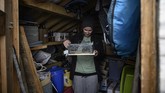 Jika pendaki yang sudah mendaftar tak juga sampai, Sarah akan segera menghubungi pihak berwajib karena kemungkinan pendaki mengalami kesulitan saat mencapai shelter. (AFP/Marco Bertorello)