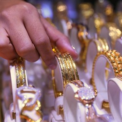 Emas Antam Lagi-lagi Anjlok, Investor Mesti Waspada!