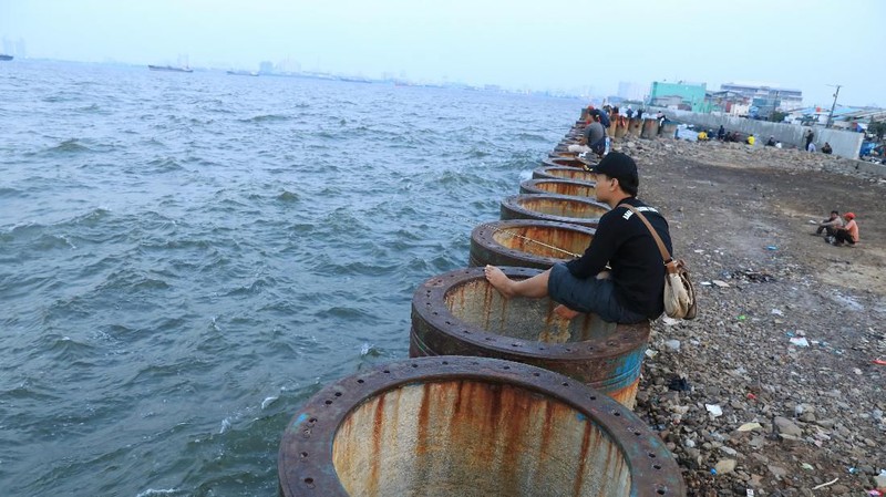 Tanggul laut jilid II telah jadi rencana pemerintah pusat untuk 20-30 tahun ke depan, tapi untuk tahap I sudah dibangun.