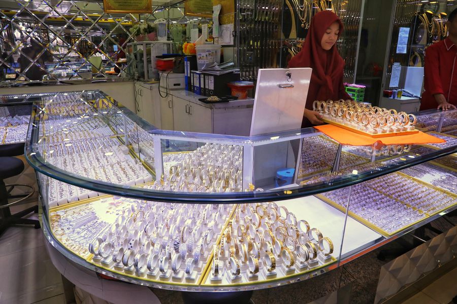 AS-China Panas Lagi, Harga Emas Bisa Lebih Tinggi?