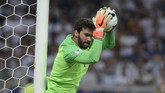 Alisson Becker terpilih sebagai kiper di Best XI. Alisson tampil spektakuler dengan mengantar Liverpool juara Liga Champions dan Brasil juara Copa America. (AP Photo/Eugenio Savio)